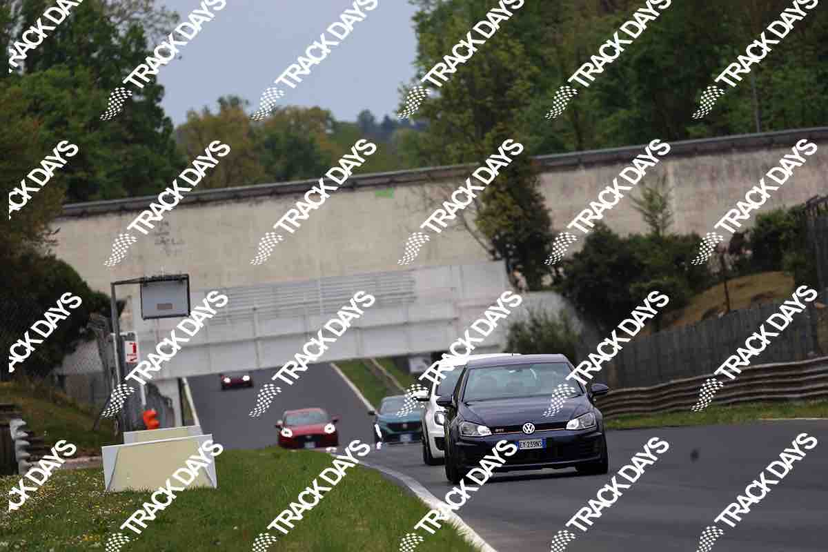 TD 120426 T06 - 023