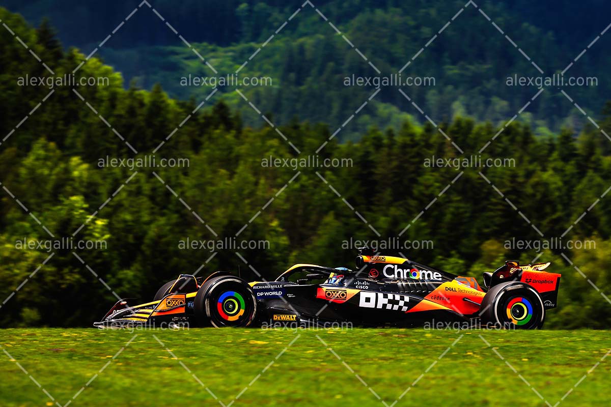 F1 2024 - Oscar Piastri - McLaren - 240136