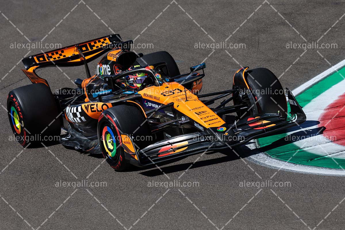 F1 2025 Oscar Piastri - McLaren - 202500737