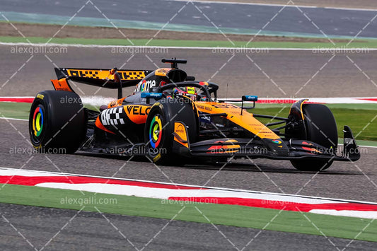 F1 2025 Oscar Piastri - McLaren - 202500119