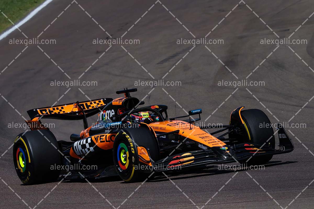 F1 2025 Oscar Piastri - McLaren - 202500738