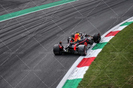 2018 Daniel Ricciardo - Red Bull - 20180110