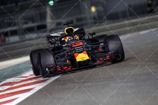 2018 Daniel Ricciardo - Red Bull - 20180100