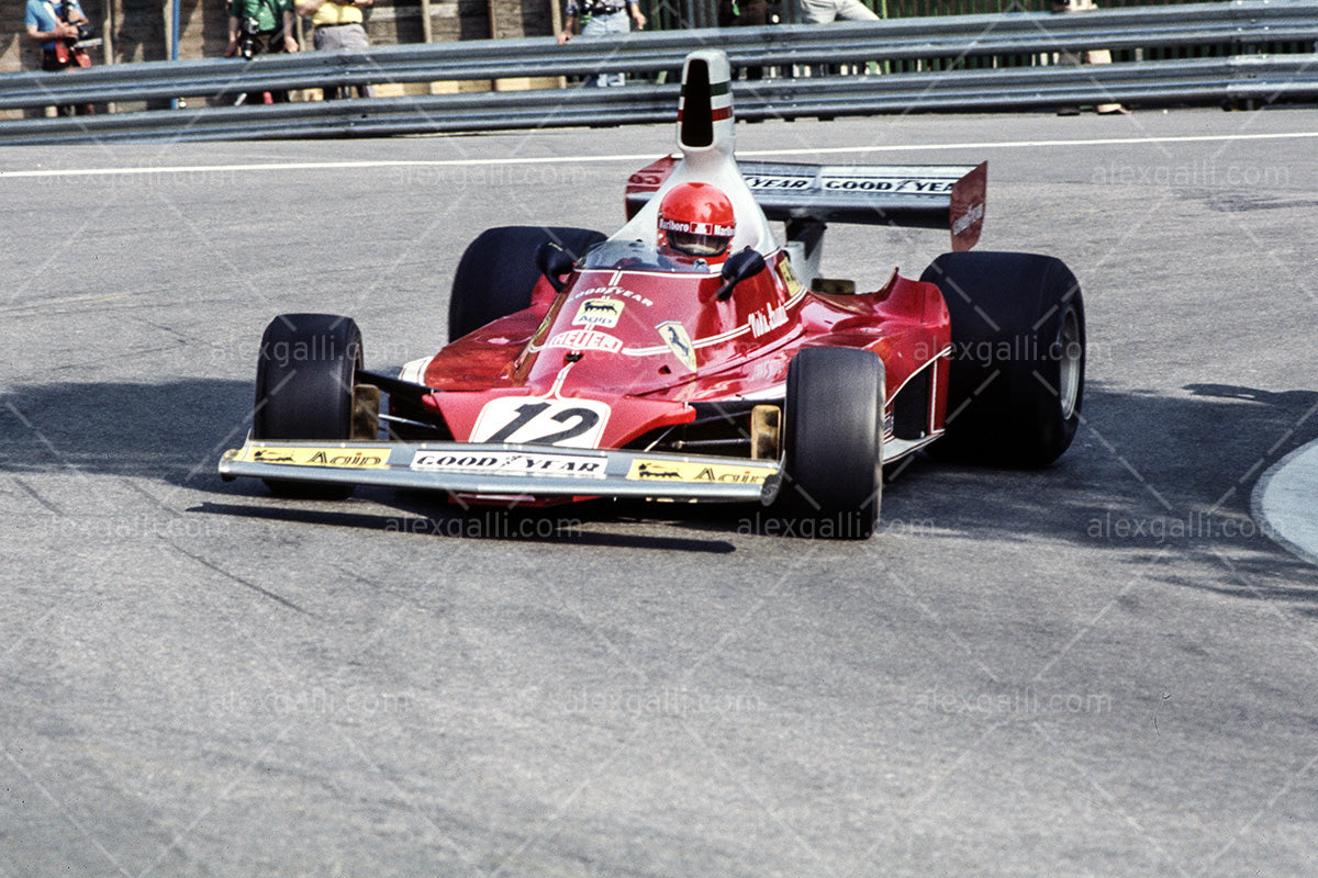 IXO - Voiture de sport pilotée par Niki LAUDA - FERRARI 312 T IXO - Voiture de sport pilotée par Niki LAUDA - FERRARI 312 T