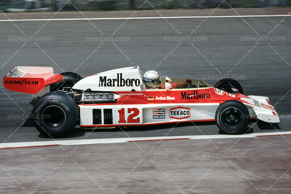Jochen Mass & M McLaren M23 Ford C V8 a Jochen Mass & M McLaren M23 Ford C V8 a