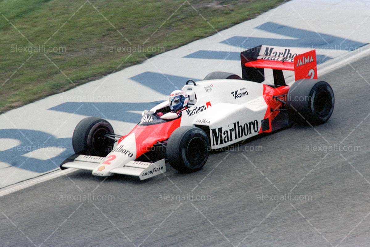 Poster Alain Prost driving a McLaren MP4/5, 1989 | Wall Art | 3+1 FREE Poster Alain Prost driving a McLaren MP4/5, 1989 | Wall Art | 3+1 FREE
