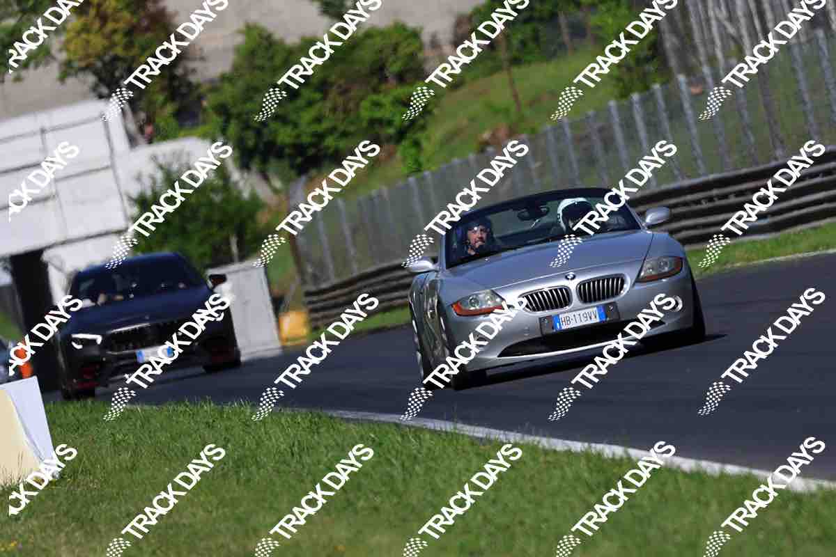 TD 250426 T10 - 015