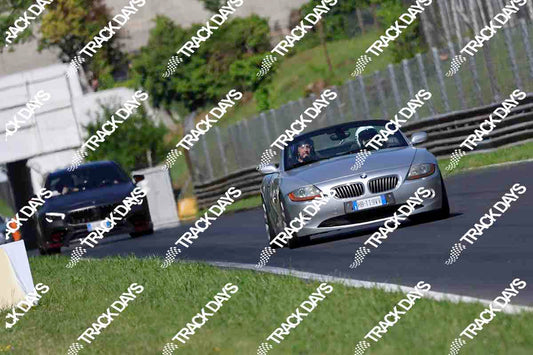 TD 250426 T10 - 015