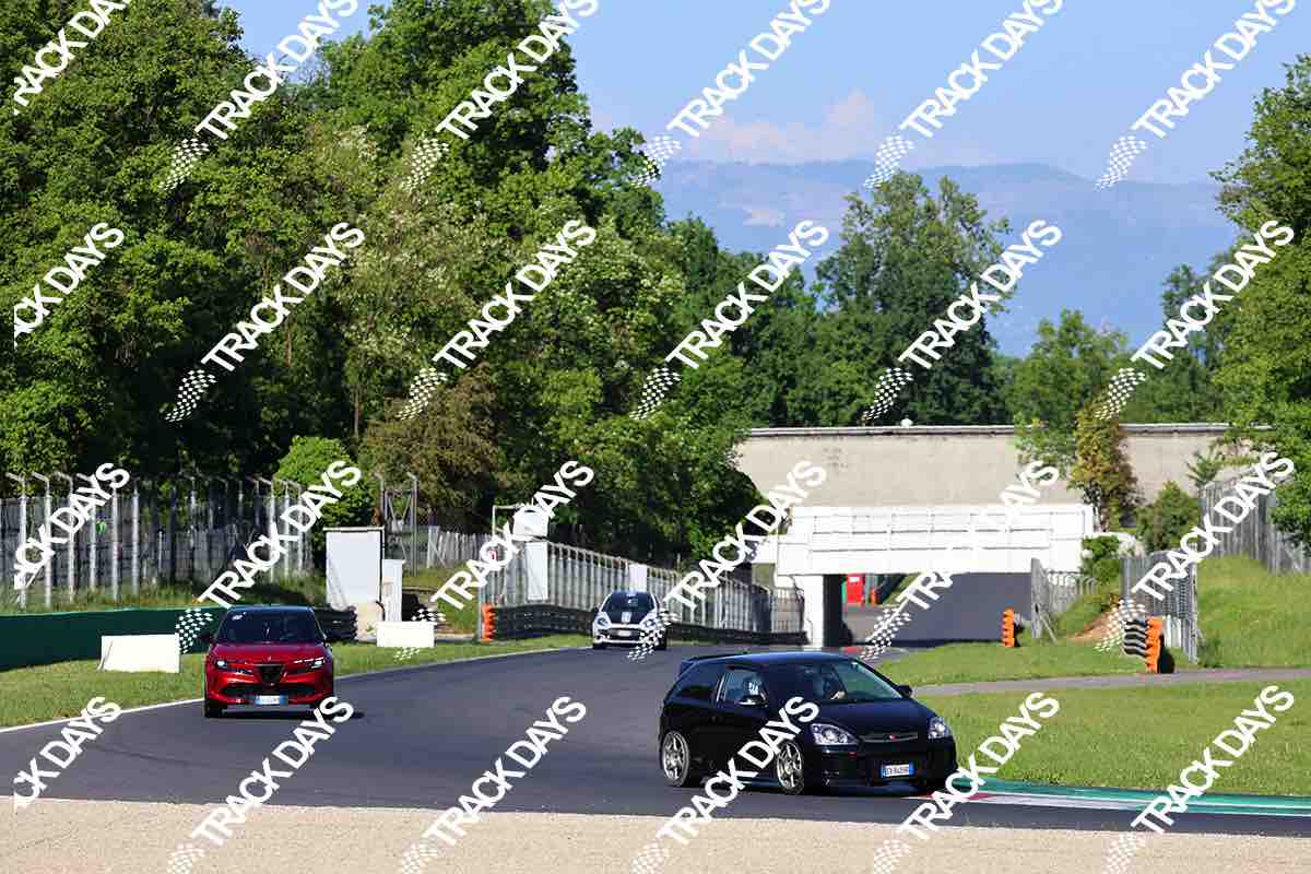 TD 250426 T10 - 035