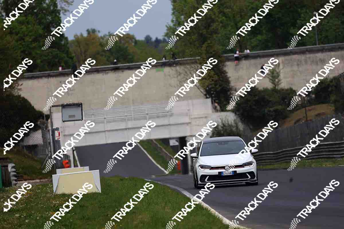 TD 120426 T09 - 016
