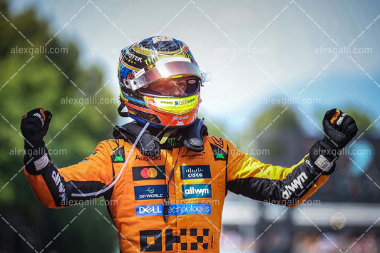 F1 2025 Oscar Piastri - McLaren - 202500908
