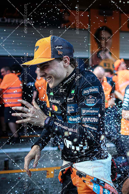 F1 2025 Oscar Piastri - McLaren - 202511024