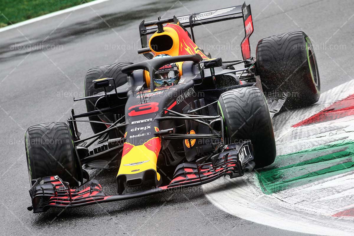 2018 Daniel Ricciardo - Red Bull - 20180105