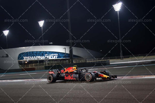 2018 Max Verstappen - Red Bull - 20180137