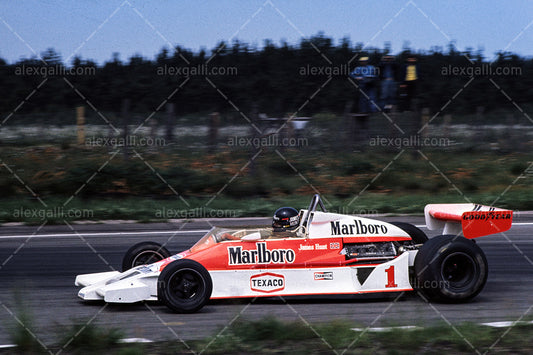 F1 1977 James Hunt - McLaren M26 - 19770092