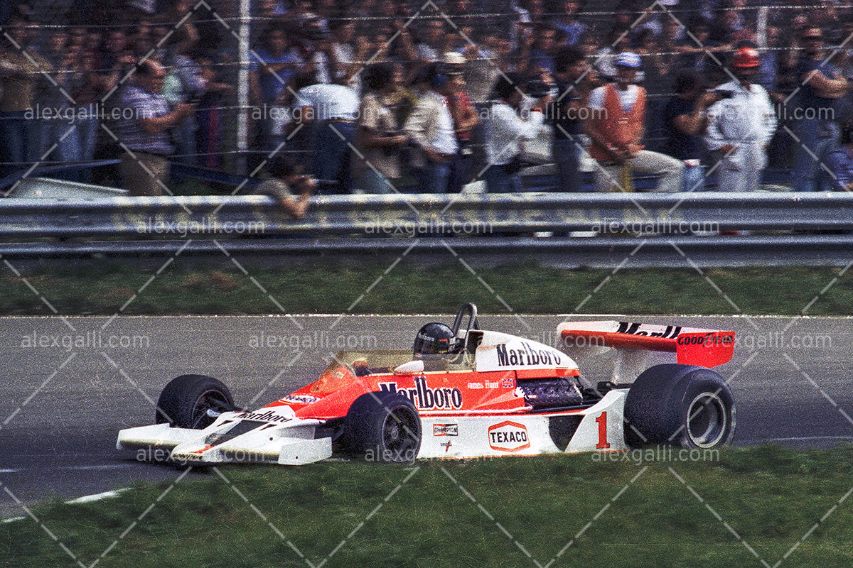 F1 1977 James Hunt - McLaren M26 - 19770023